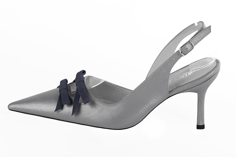 Mouse grey and navy blue women's open back shoes, with a knot. Pointed toe. High slim heel. Profile view - Florence KOOIJMAN